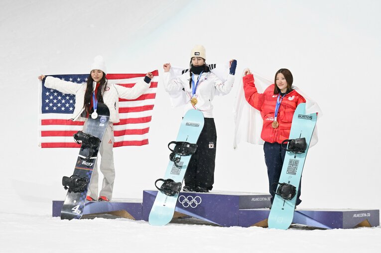 女子ハーフパイプ表彰台　©Nanae Suzuki/JMPA