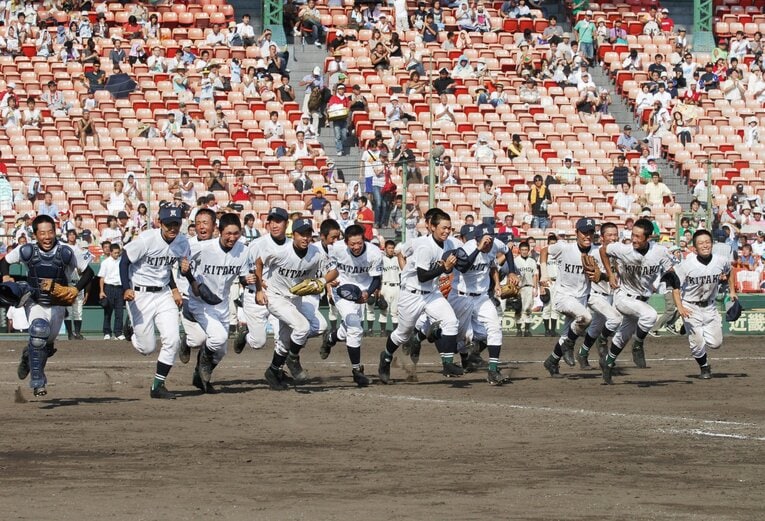 【比較…2007年の佐賀北】甲子園を制した2007年の佐賀北。当時は全員丸刈りだった　©JIJI PRESS