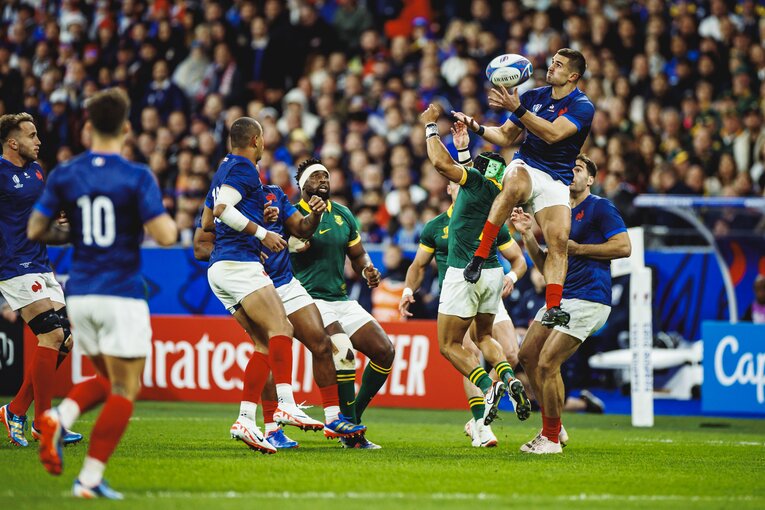 ハイボール処理に長けるFBトマ・ラモス　©︎Kiichi Matsumoto