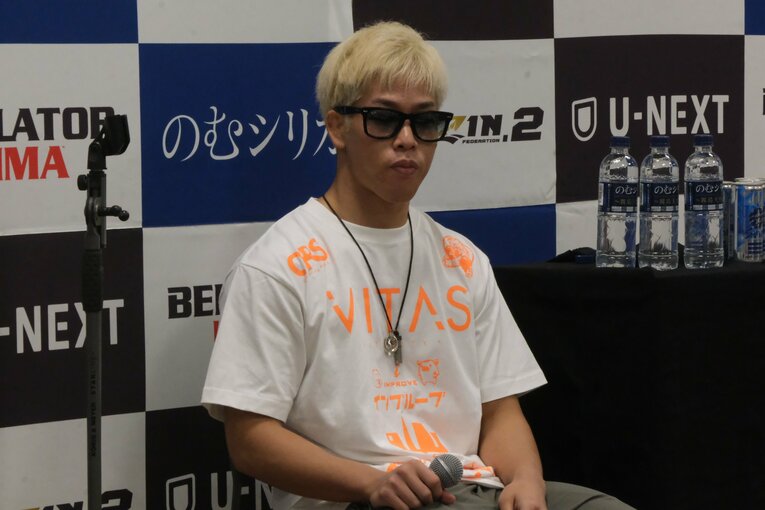 インタビューに答えた神龍は、この後病院へ　©Norihiro Hashimoto