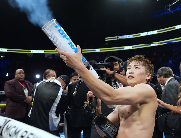 現地を訪れた観客にスリルと興奮を届けた井上尚弥　©Naoki Fukuda