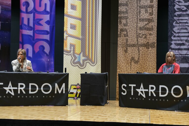 スターダム退団マッチで小波が“亡き戦友”木村花の技に込めた意味とは？ 対戦したジュリアは試合中に涙…「まだまだNEVER ENDです」(40)