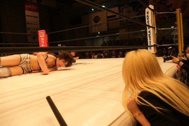 「見栄えなんて関係ない」人気女子レスラー・安納サオリが見せた“底知れないタフさ”…岩田美香戦前、母親に告げられた「勝つまで帰ってくるな」(35)