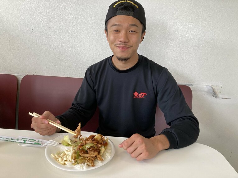 LAキャンプ中、食事を摂る中谷　©Soichi Hayashi Sr.