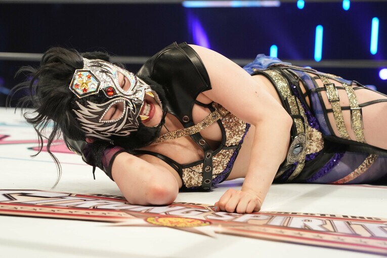 無念の敗戦に悔しがるスターライト・キッド