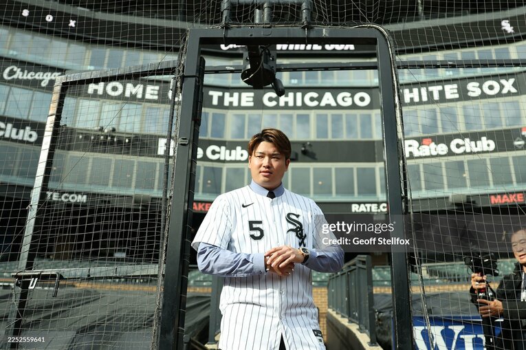 ホワイトソックス本拠地レート・フィールドに足を踏み入れた村上宗隆　©︎Geoff Stellfox/Getty Images