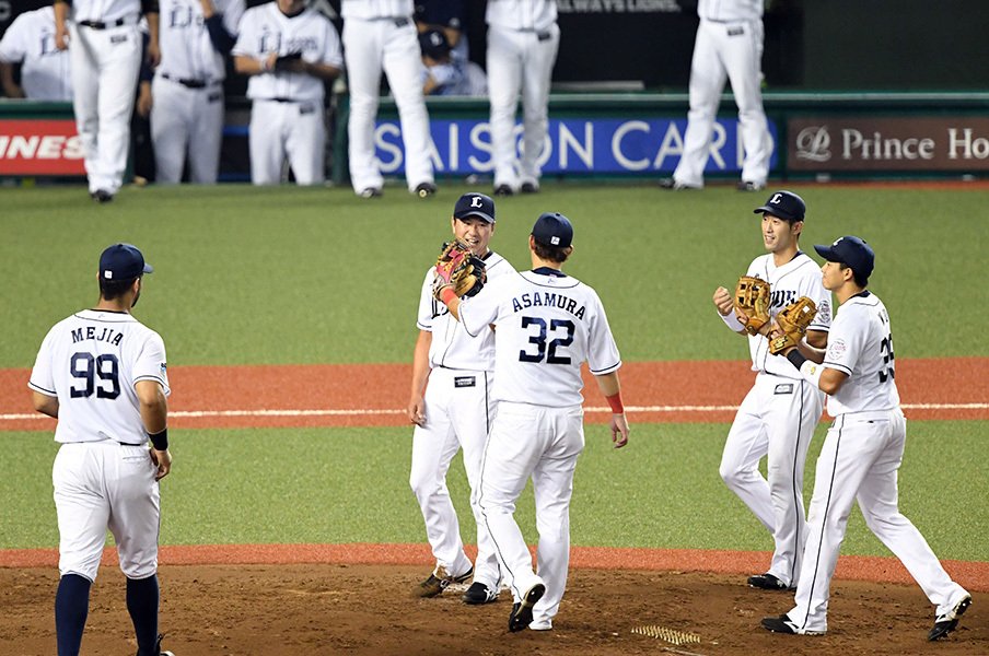 3年連続Bクラスの西武に微かな光。中継ぎ陣の奮投と、森の捕手起用。<Number Web> photograph by NIKKAN SPORTS