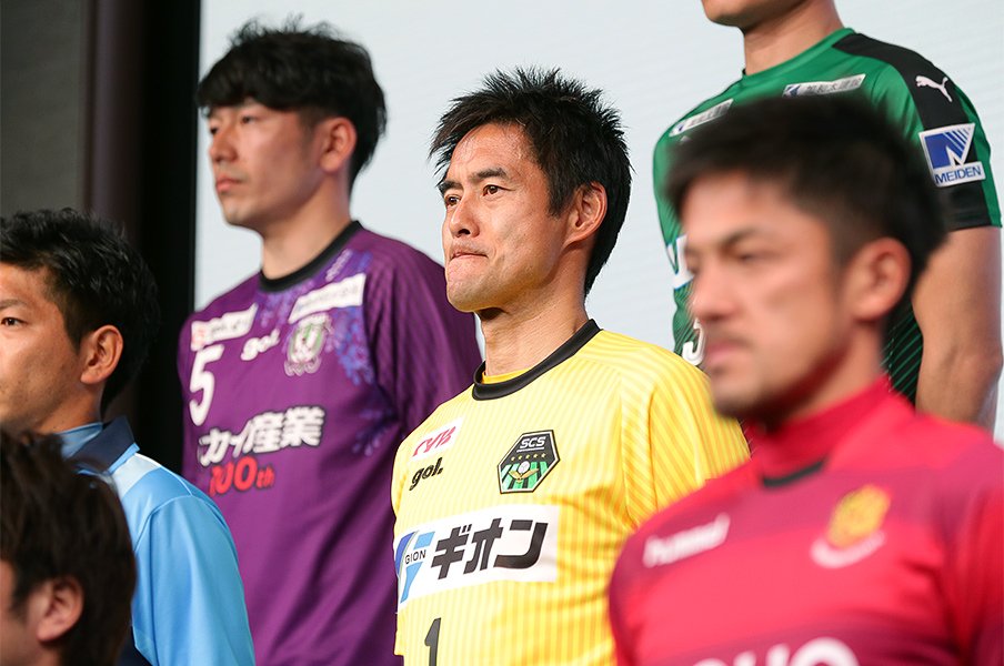 川口能活と西ヶ谷隆之の清商イズム。高校時代の先輩後輩が監督と選手に。<Number Web> photograph by J.LEAGUE PHOTOS