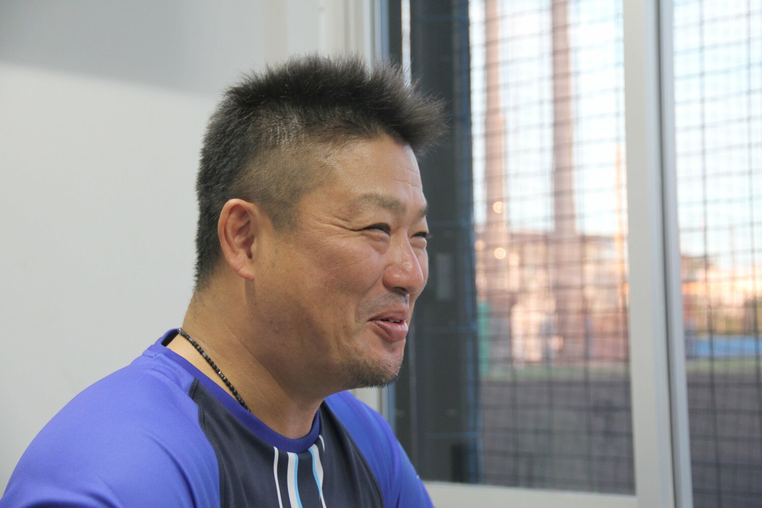 やはり横浜帰還がなんだか嬉しそうな村田コーチ　©NumberWeb