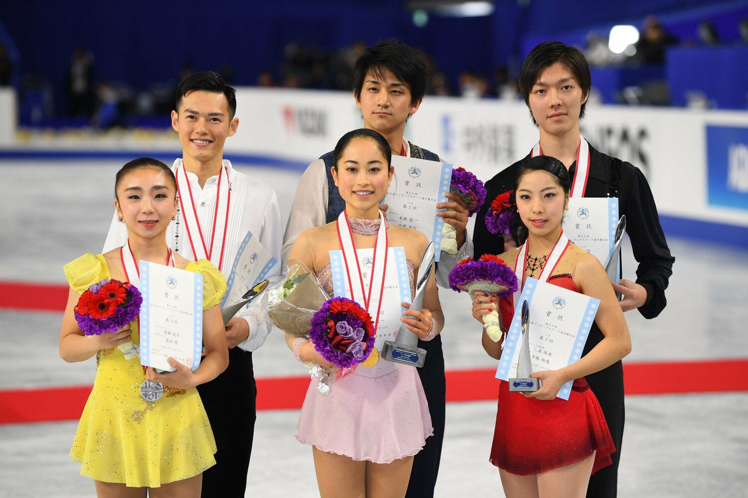 2017年の日本選手権。三浦（前列右、当時16歳）と木原（後列中央、当時25歳）はともに当時は別のペアで活動していた　©Atsushi Tomura,Getty Images