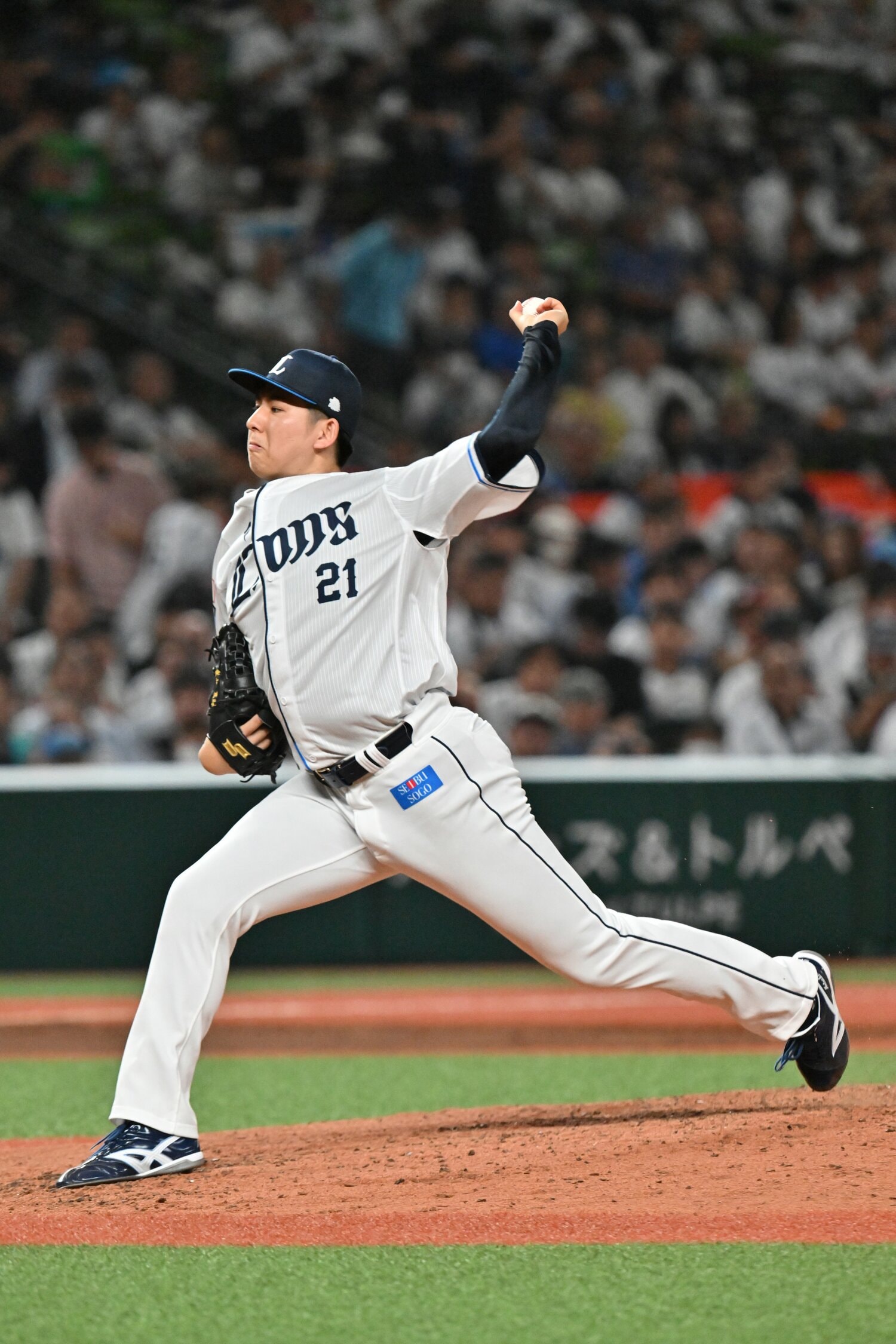 武内夏暉（たけうち・なつき）／2001年7月21日生、福岡県出身。八幡南高から國學院大を経て、'24年にドラフト1位で西武入団。開幕から先発ローテーションに加わり、5月に球団新人史上最速の月間MVPを獲得した。今季21試合10勝6敗、防御率2.17、145.1イニングで規定投球回到達を果たす。186cm、90kg　©Hideki Sugiyama