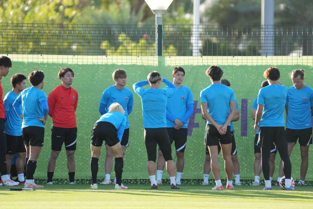 試合前日、コミュニケーションを取る酒井ら浦和イレブン　©Etsuo Hara/Getty Images