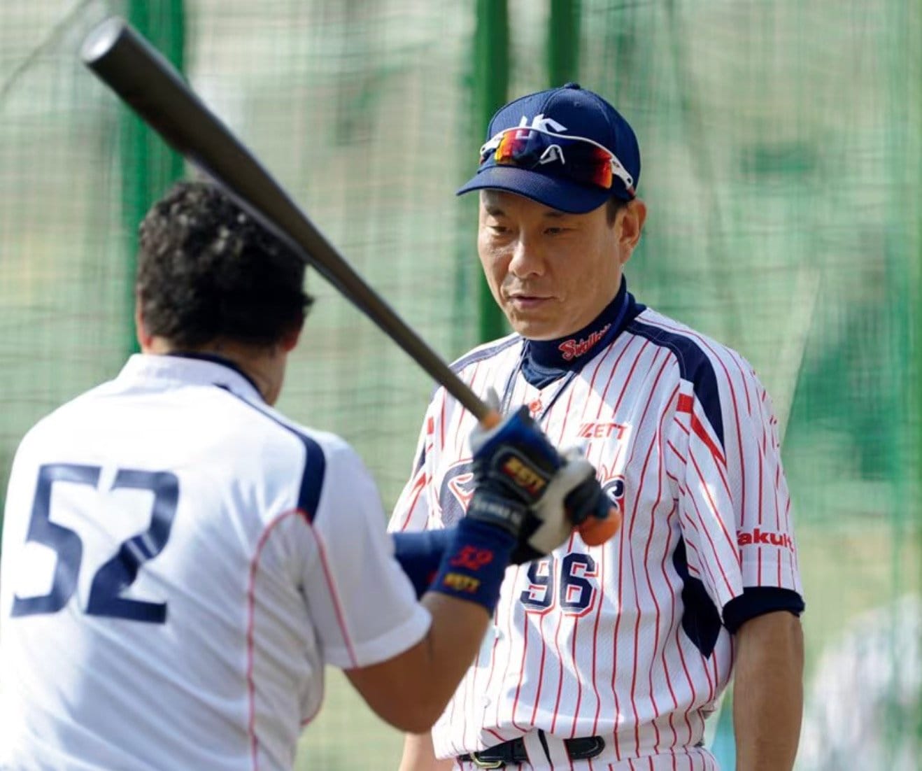 池山は一、二軍打撃コーチ時代はもちろん、二軍監督就任後の数年間も積極的に選手指導を続けた ©SANKEI SHIMBUN