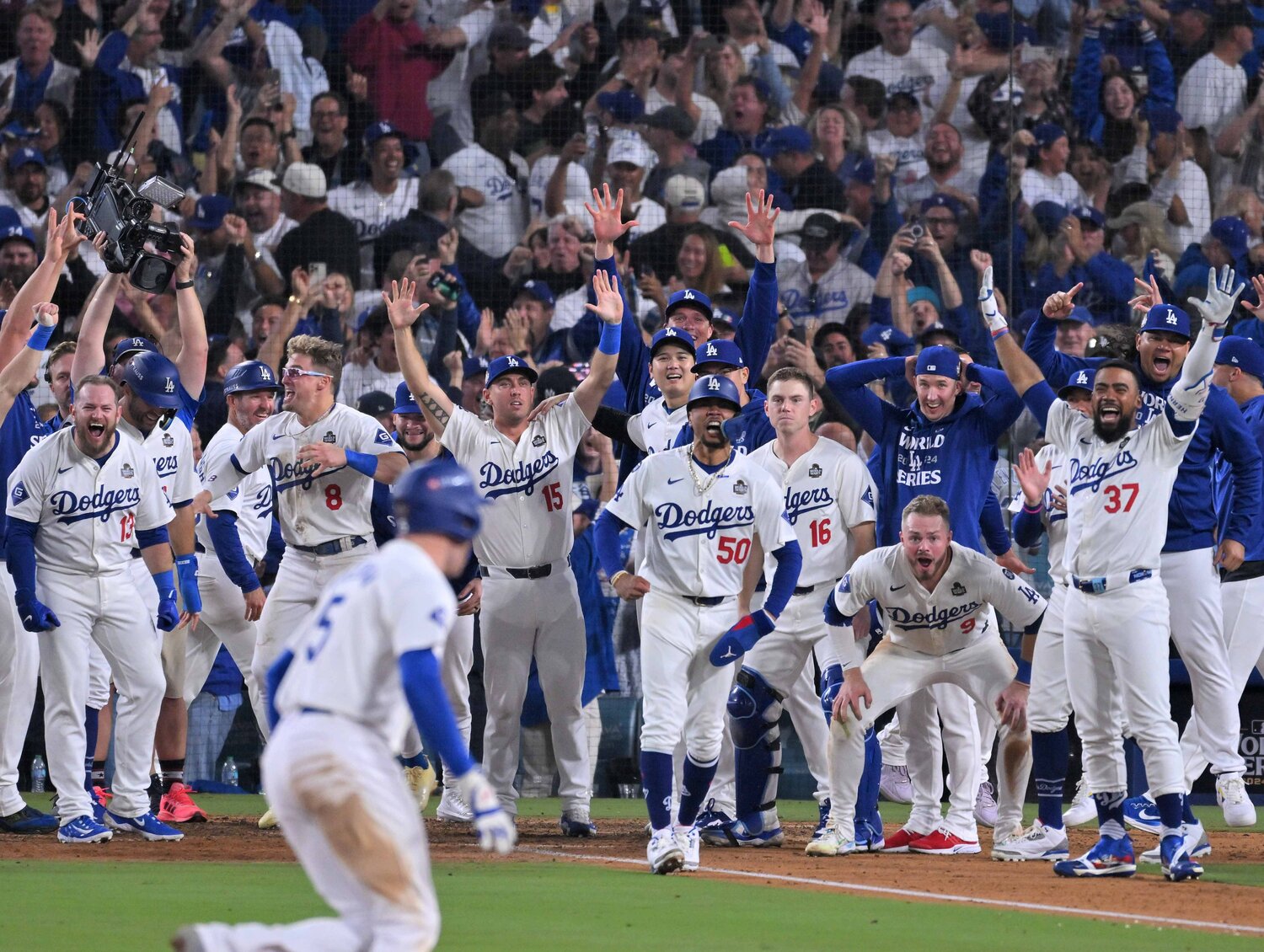 逆転サヨナラ満塁本塁打を放ったフリーマンなど、ドジャースのスター選手たちの名は連日報道された ©︎JIJI PRESS