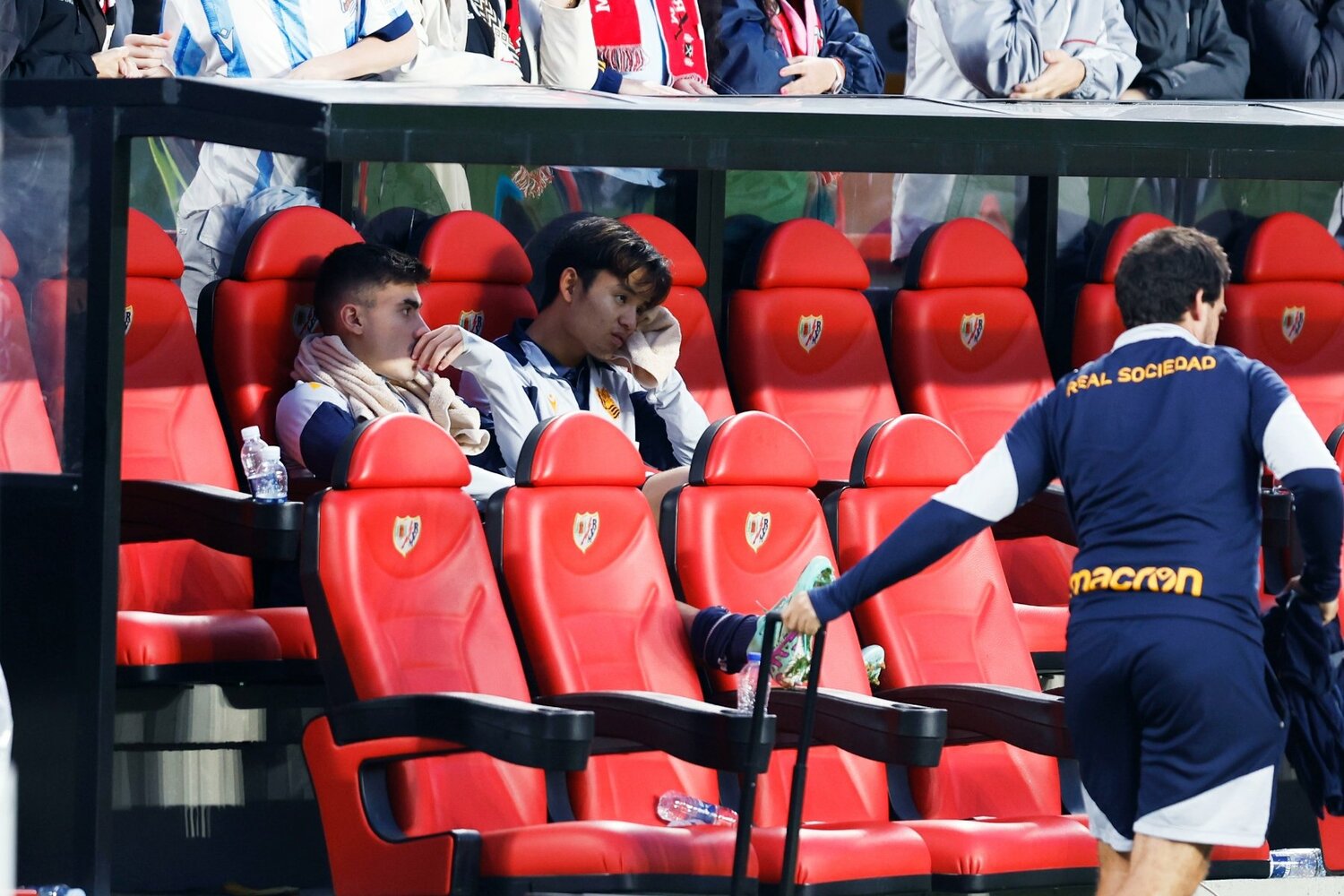 試合終了後、しばらくベンチから動くことができなかった