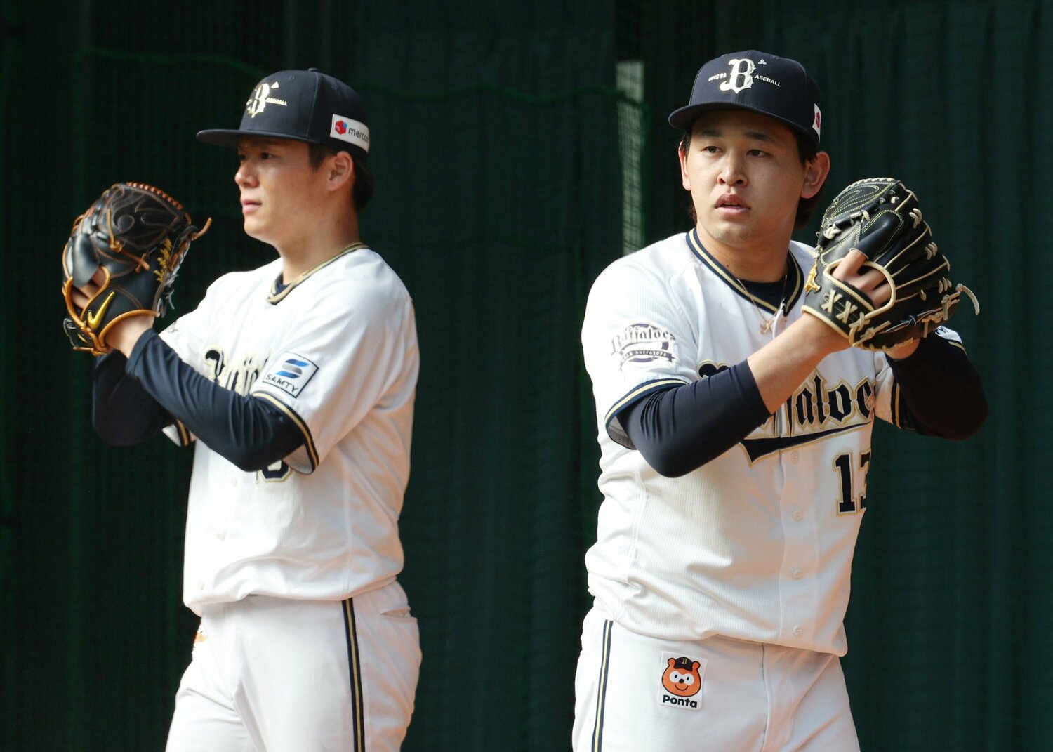 山本（左）、宮城（右）に加え山﨑福も活躍したオリックス先発陣。山下はその中に割って入り前半戦で８勝を挙げた　©︎JIJI PRESS