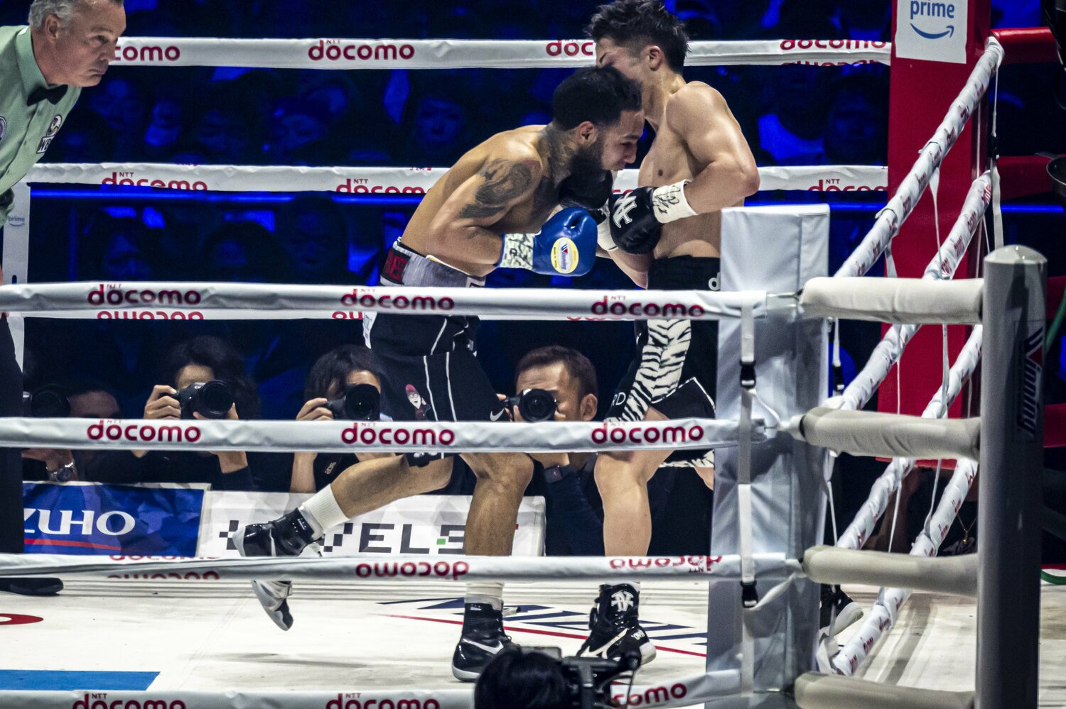 井上はあえてロープを背負い、出てくるネリの隙を狙っていた　©Takuya Sugiyama