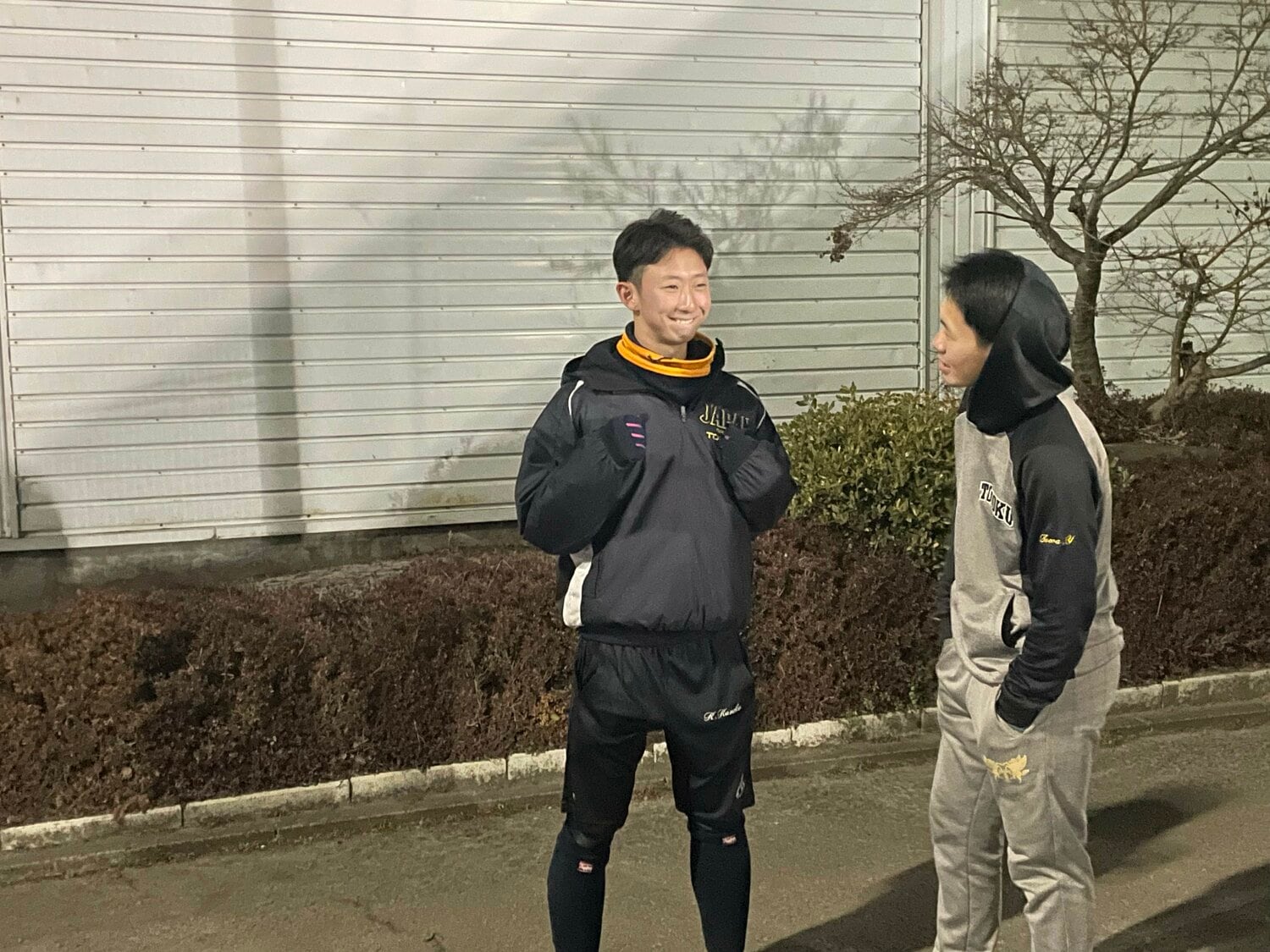 東北のリードオフマン・金子和志（左）　©Hideaki Ujihara