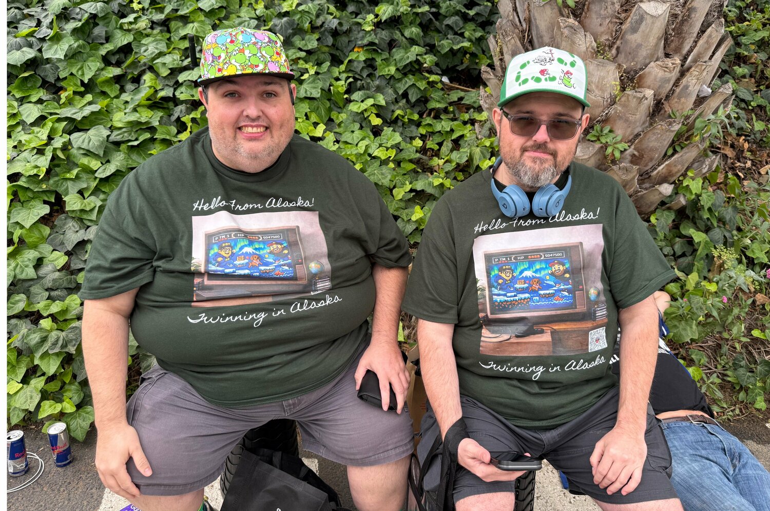 山本とヨッシーがコラボレーションしたボブルヘッド目当てで開場前から並んだデービッド・モールさん（左）、ダニエル・モールさん　©Naoyuki Yanagihara