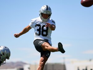 「キッカーのイスはチームにひとつ」NFLチームと契約も…ライバルはオールスター選手!? アメフト・松澤寛政が語る“日常のリアル”「朝5時半から夕方5時まで…」