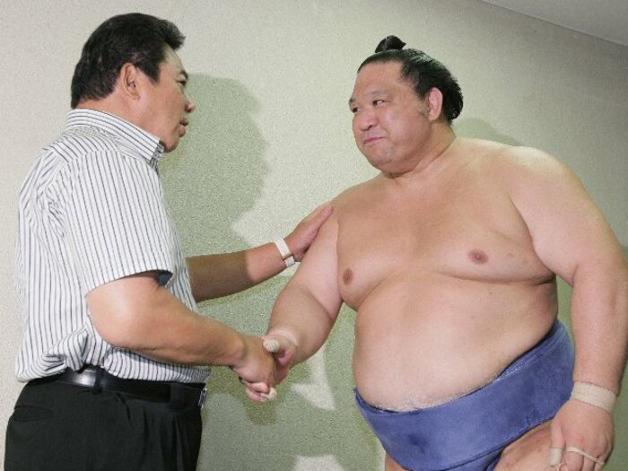元大関・魁皇50歳はなぜ“千代の富士の記録を超えた日”にインタビューを断ったのか? 盟友・千代大海との友情秘話「土俵に取り残されたような…」<Number Web> photograph by JIJI PRESS