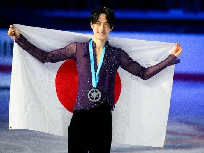 山本草太は演技中、何度も右拳を握りしめた　再出発の“1回転”からGPファイナル銀までの軌跡「1つ1つを乗り越えたうれしさが出てしまった」＜Number Web＞ photograph by Asami Enomoto