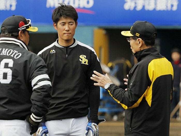 イチローマニアを生粋の2番打者に！上林誠知に工藤監督、王会長が期待。＜Number Web＞ photograph by Kyodo News