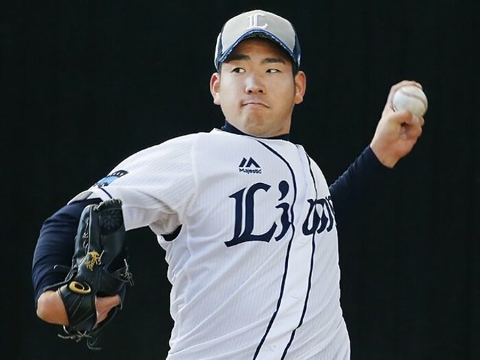 菊池雄星と大石達也のブルペン観察。ドラ1の速球は残酷に好対照だが……。<Number Web> photograph by Kyodo News