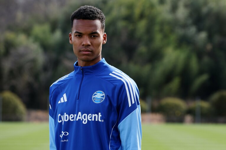 192cmの体躯と抜群の身体能力を誇るFC町田ゼルビアの望月ヘンリー海輝（24歳）。日本代表として出場し、歴史的勝利を収めたブラジル戦での“苦い記憶”を明かした ／ photograph by Shigeki Yamamoto