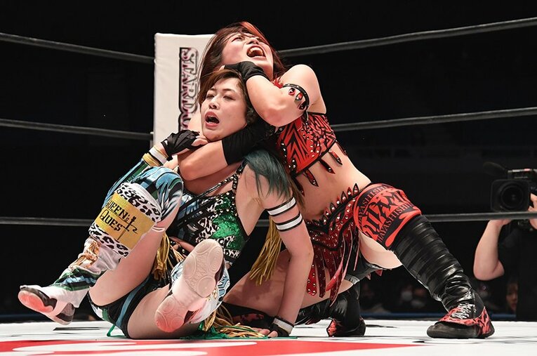 赤いベルトをかけた戦いはトリを飾ることはできなかったが、スターダムの女王の座にふさわしい名勝負となった ／ photograph by Masashi Hara