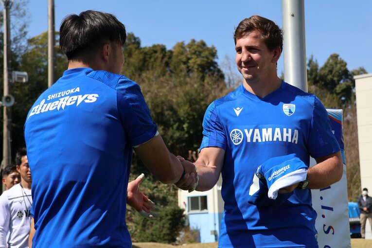 日本の生活にもすっかり慣れたクワッガ・スミス。若手たちに与える影響も大きい　©︎SHIZUOKA BlueRevs