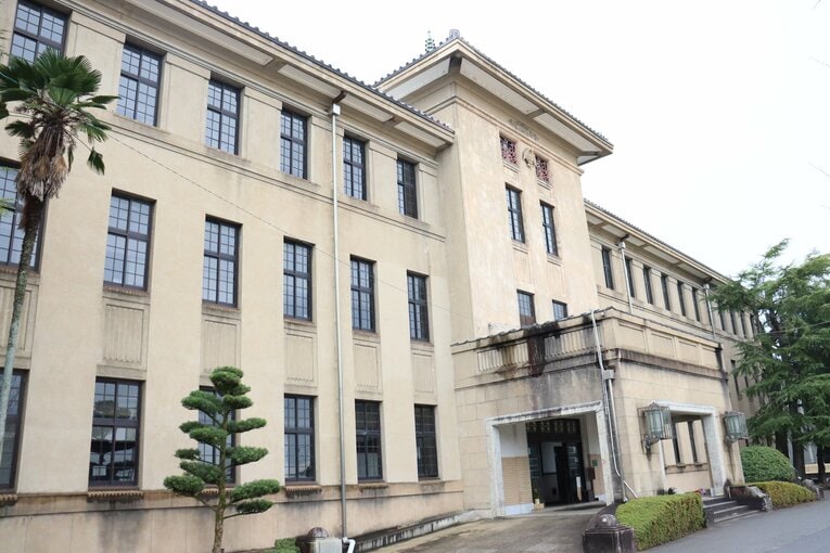 歴史を感じる畝傍高校の校舎　©Genki Taguchi