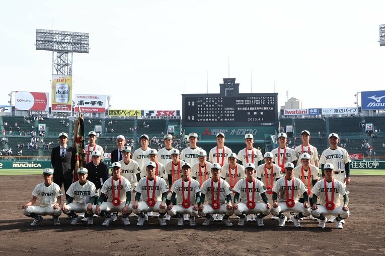 センバツで準優勝を果たした報徳学園（代表撮影）