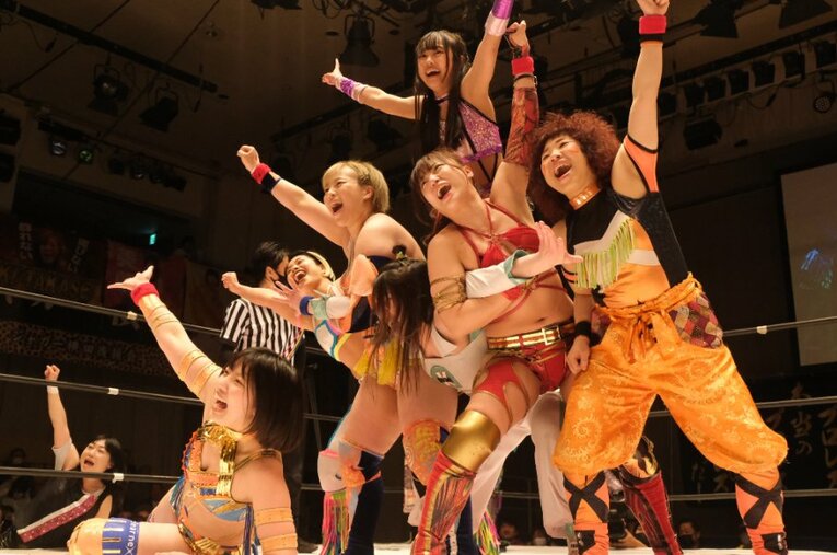 「ワールド女子プロレス・ディアナ」大会の光景。他団体、フリー選手も参戦し盛り上がりを見せている ／ photograph by Norihiro Hashimoto