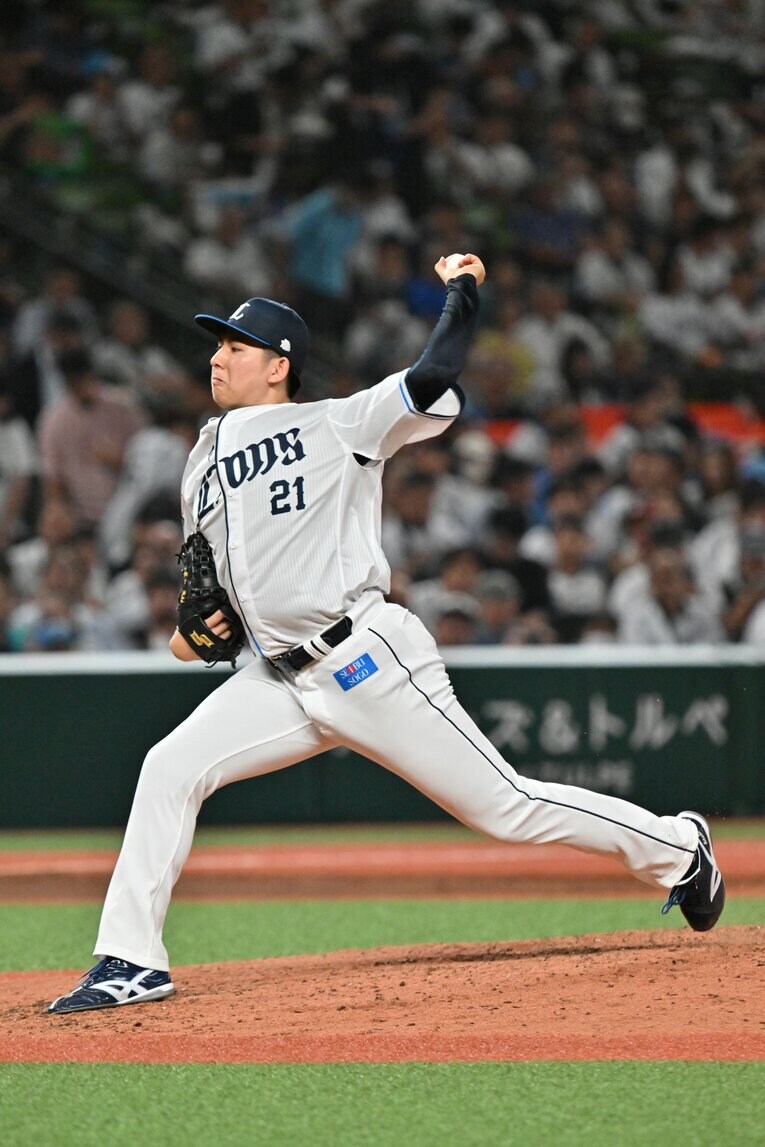 武内夏暉（たけうち・なつき）／2001年7月21日生、福岡県出身。八幡南高から國學院大を経て、'24年にドラフト1位で西武入団。開幕から先発ローテーションに加わり、5月に球団新人史上最速の月間MVPを獲得した。今季21試合10勝6敗、防御率2.17、145.1イニングで規定投球回到達を果たす。186cm、90kg　©Hideki Sugiyama