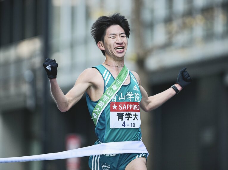 2年ぶりの総合優勝を果たした青学大　©Yuki Suenaga