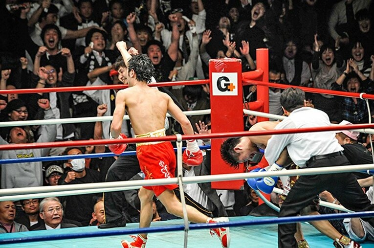 山中慎介、劇的な勝利。岩佐亮佑は「“倒れさせてくださいよ”って」(2)