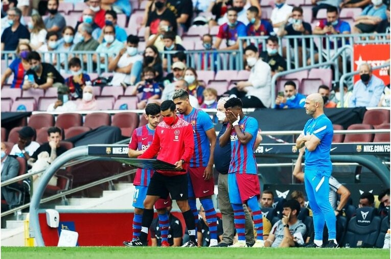 「PSGメッシ」の初得点と“FKの壁で寝転び”、ネイマールとの友情を撮った… 18歳のバルサ新10番ファティも復活〈激写〉(13)