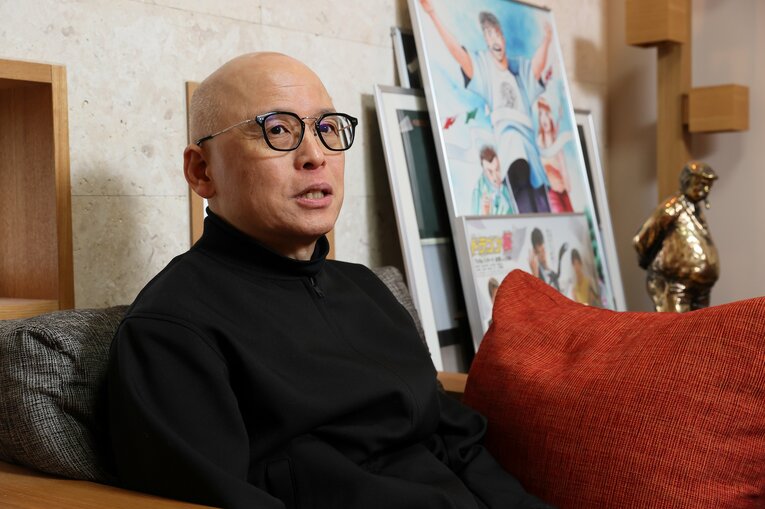 『ドラゴン桜』『クロカン』『砂の栄冠』などのヒット作を手がけてきた漫画家・三田紀房先生　©Shigeki Yamamoto