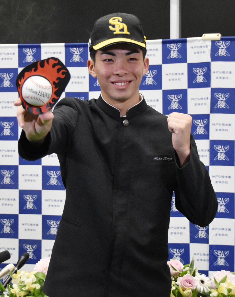 ソフトバンクから「外れ外れ1位」で指名を受けた神戸弘陵高の村上　©JIJI PRESS