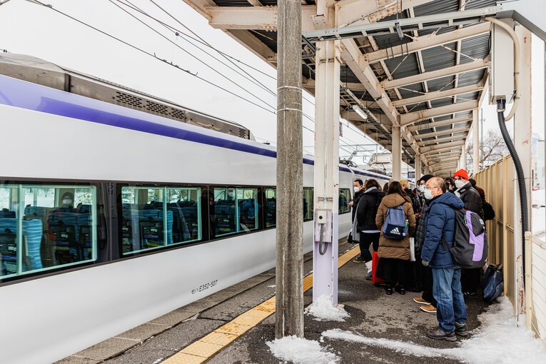 名言「ふなきぃ～」24年前・伝説のジャンプ団体金メダル…あの「白馬村」には今、何がある？ 現地で驚いた「帰りの『特急あずさ』が満員だった話」(14)