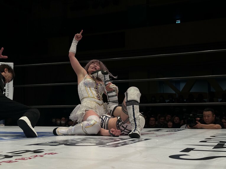 安納サオリvs中野たむ　©Norihiro Hashimoto