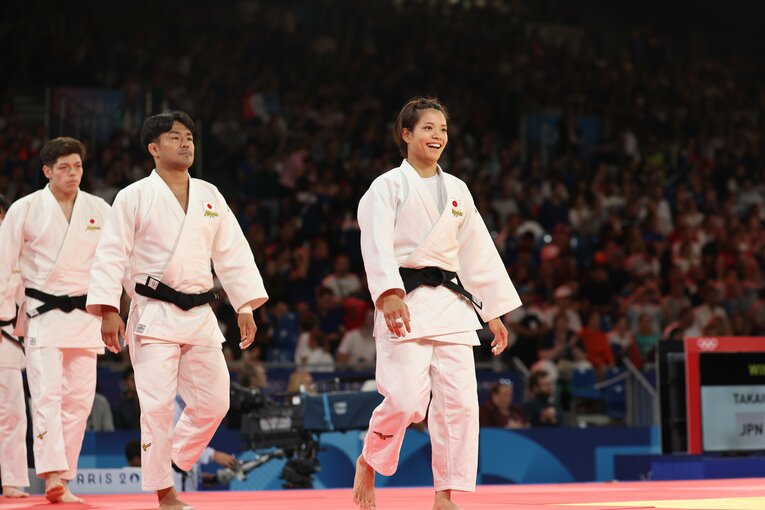 混合団体戦、2回戦スペイン戦の日本　©Tetsuya Higashikawa/JMPA