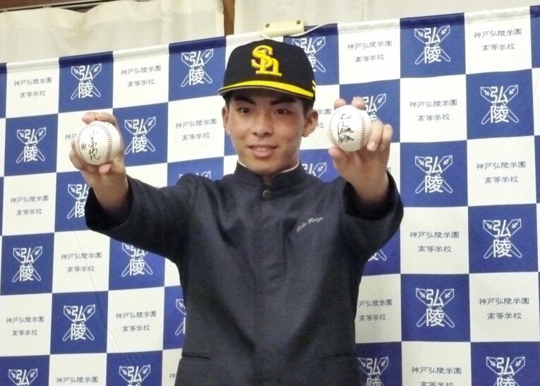 ソフトバンクは最速153km右腕・村上泰斗（神戸弘陵高）を指名　©JIJI PRESS