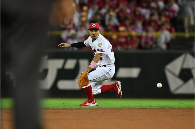 菊池涼介の守備（6/8）　©Hideki Sugiyama
