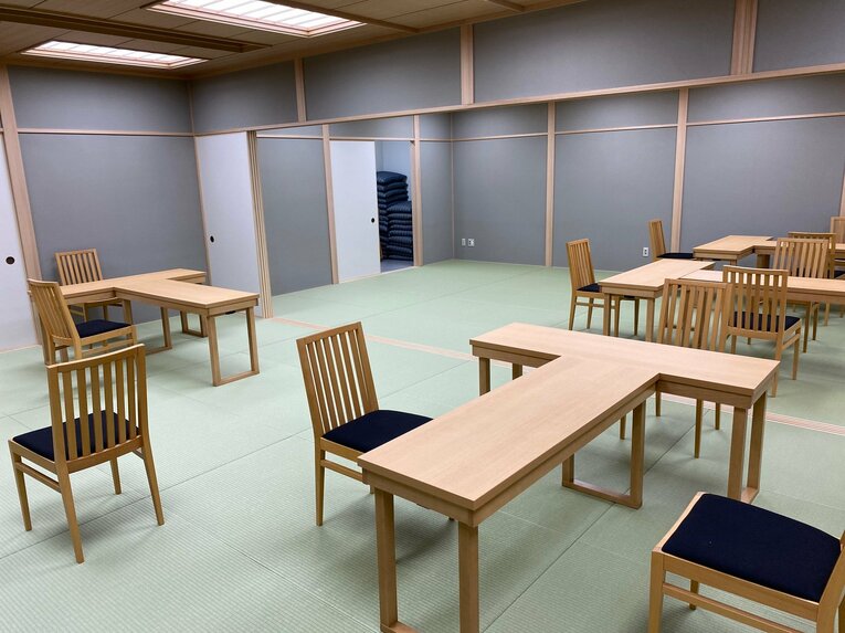 東京の会館の椅子対局室　©Noboru Tamaru