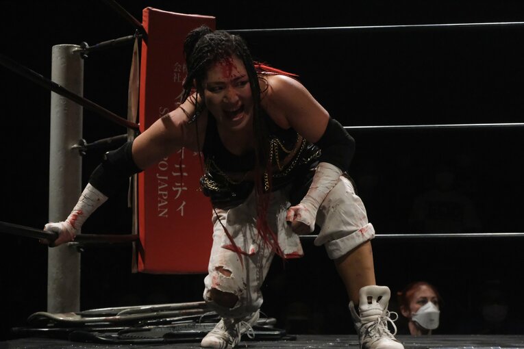 元パティシエが蛍光灯で殴り合い…“デスマッチアマゾネス”山下りなの媚びない魅力「犯罪以外なら何してもいい」 米国で男子相手に王座獲得(54)