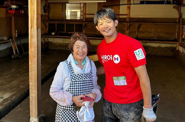 支援先の住人が偶然フィギュアスケートファンで「縁を感じた」という小塚崇彦さん ／ photograph by 日本財団