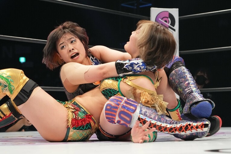 4月15日、国立代々木競技場第二体育館。壮麗亜美を締め上げるMIRAI