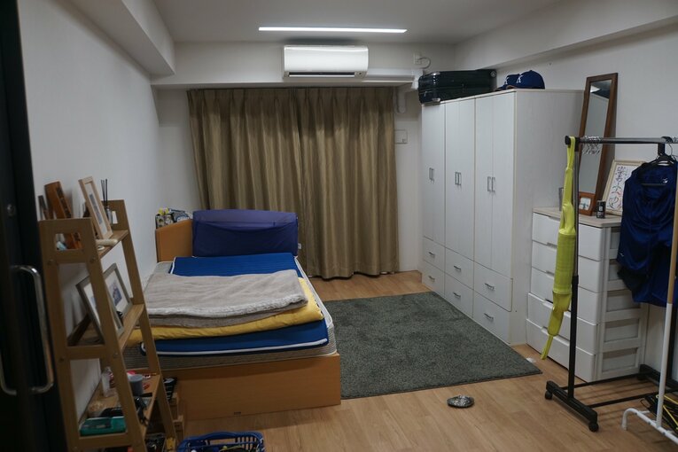 駒大野球部寮の中の香田の部屋。「野球に必要なもの以外は全部、家に置いてきた」という　©Kei Nakamura